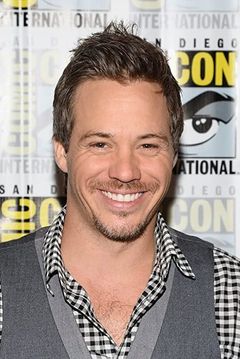 Michael Raymond-James interpreta Neal Cassidy