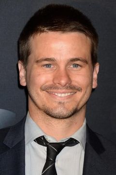 Jason Ritter interpreta Tim