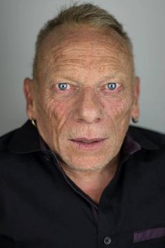 Jimmy Vee interpreta Goblin (uncredited)
