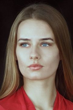 Arina Shevtsova interpreta girl