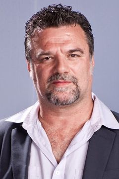 Adriano Garib interpreta Guaracy
