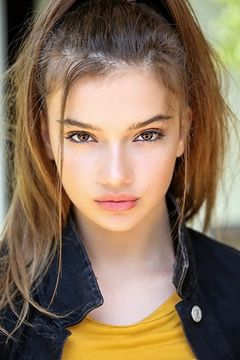 Alexis Jayde Burnett interpreta Amanda's Student