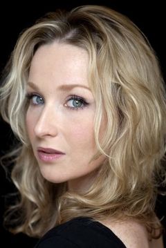 Amy Beth Hayes interpreta Kitty
