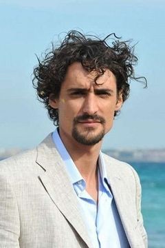 Marco Cocci interpreta Alberto