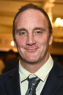 Jay Mohr interpreta Professor Rick Payne