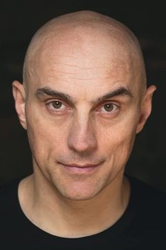 Tony Naumovski interpreta Samir