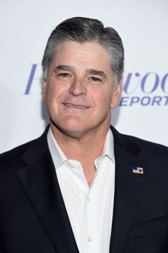 Sean Hannity interpreta Newscaster