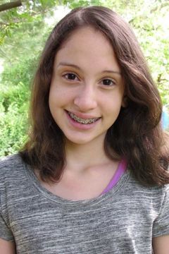 Jalina Mercado interpreta Daughter (uncredited)
