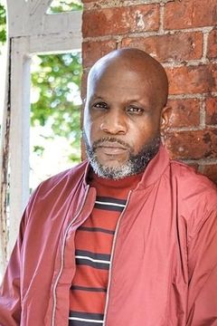 Edwin Freeman interpreta ESU Officer