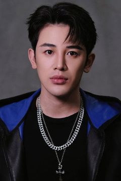 Zhao Qihang interpreta Flight Attendant / Gu Hang