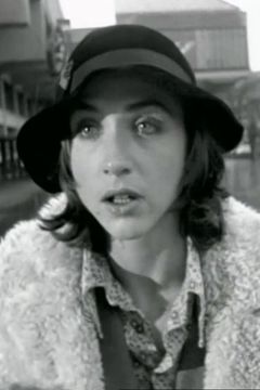Chloe Treend interpreta Can Can Girl (uncredited)