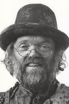 Malcolm Dixon interpreta Ewok Warrior