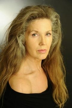 Jennifer Guy interpreta The Wench