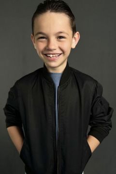 Logan Horwitz interpreta Injured Boy in Pizzeria