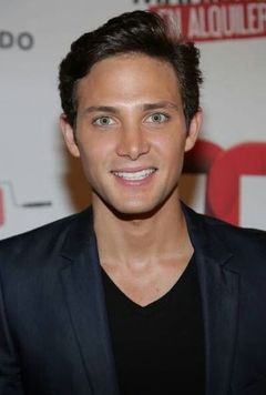 Gabriel Coronel interpreta Gabriel Velázquez