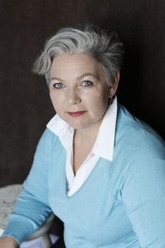 Denise McNee interpreta donna nobile