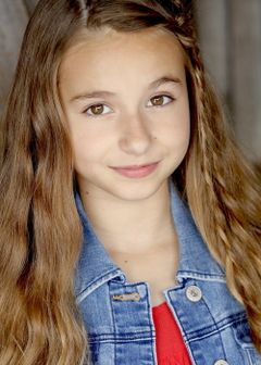 Shayla Chanadet interpreta Cult Child (uncredited)