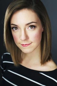 Molly Evensen interpreta District 13 Citizen (uncredited)