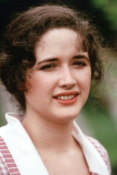 Trini Alvarado interpreta Theresa
