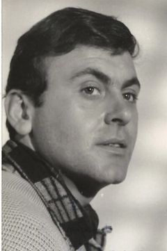 José Bastida interpreta (uncredited)