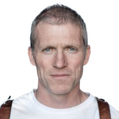 Clay Enos interpreta Commando in Vietnam (uncredited)