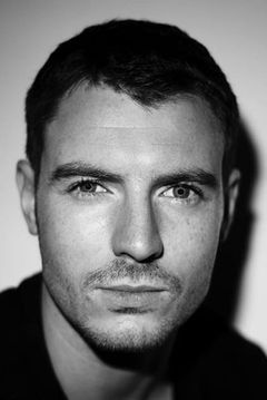 Richard Flood interpreta Cormac Hayes