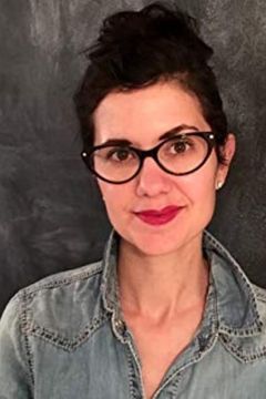 Casie Tabanou interpreta Darlene