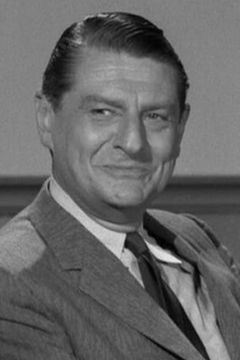 Thomas Browne Henry interpreta Raoul de Gaucourt, Captain