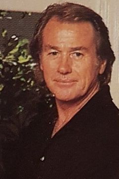 Terence Donovan interpreta Henry Craig