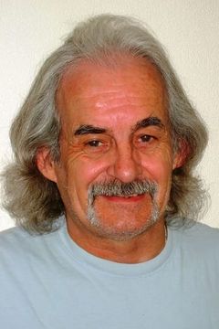 Steve Saunders interpreta Brilliam Hinkle (uncredited)