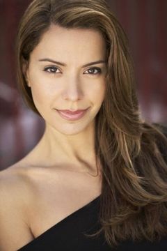 Anna Carolina Alvim interpreta Nurse Teresa
