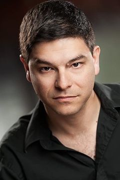 Josh Byer interpreta Detective Fitzgerald