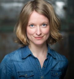 Cathleen O'Malley interpreta Lorraine