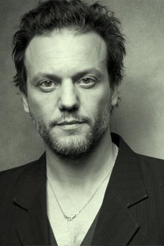 Christof Veillon interpreta Photographer