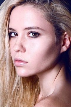 Halle Arbaugh interpreta Model