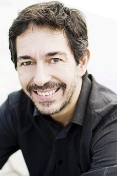 Jemi Paretas interpreta Santo Domingo / Beggar