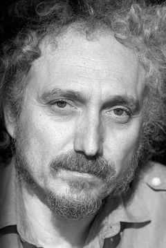 Yüksel Aksu interpreta Vahit