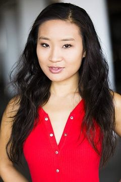 Jeannie Elise Mai interpreta Allie