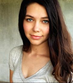 Bryce Hitchcock interpreta Emelia (voice) (uncredited)