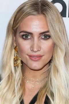 Ashlee Simpson interpreta Theresa