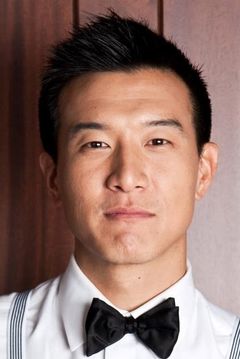 Brian Yang interpreta Sweet Beaches Dancer