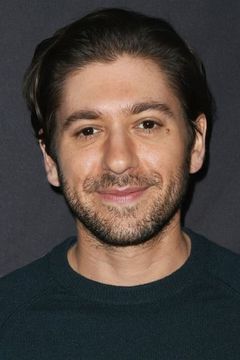 Michael Zegen interpreta Maurizio Fiorello