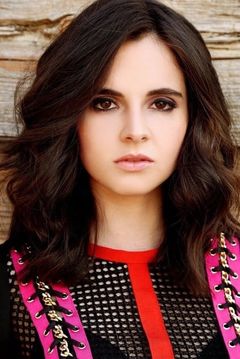 Vanessa Marano interpreta April Nardini