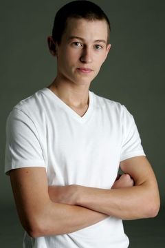 Luke Tittensor interpreta Carl Gallagher