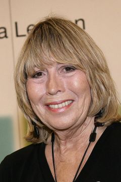 Cynthia Lennon interpreta Self (archive footage)