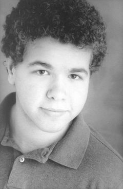 Jeffrey Zubernis interpreta Bobby