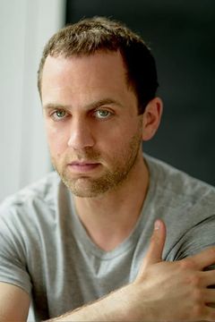Mark Huberman interpreta Bert