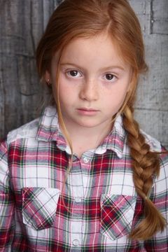 Skylar Gray interpreta Young Abby