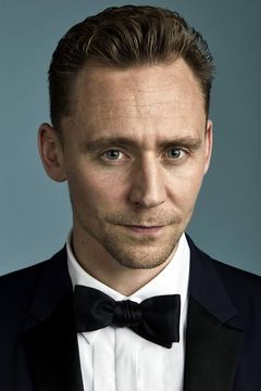 Tom Hiddleston interpreta Sir Thomas Sharpe