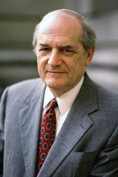 Steven Hill interpreta Adam Schiff